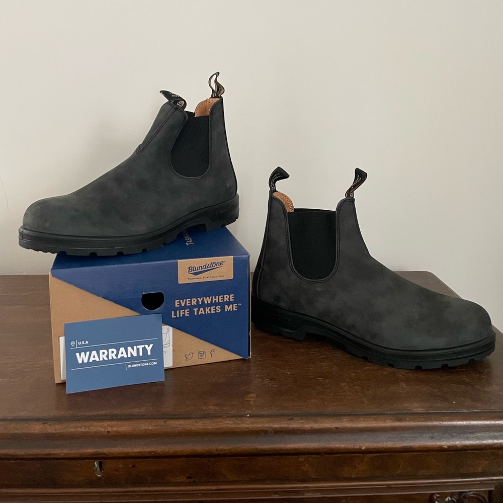 #587 Blundstone Men’s Classics Chelsea Boots Size 10.5 (AUS), 11.5 (US)